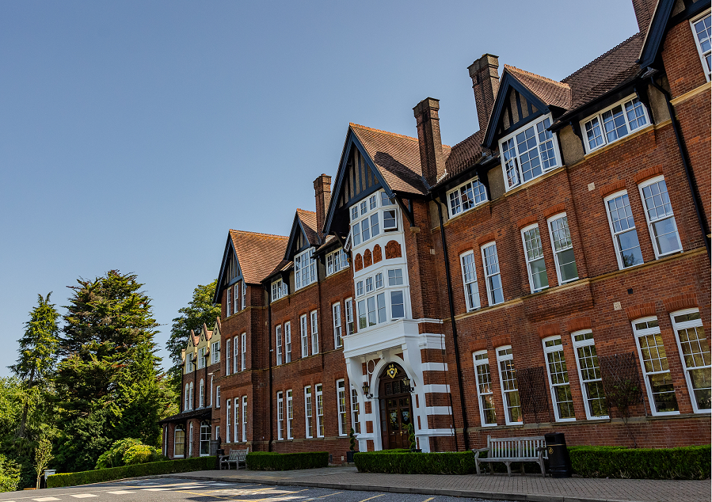 MAIN BOARDING HOUSE